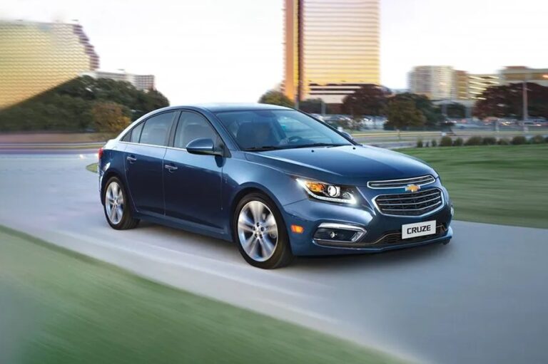 2026 Chevrolet Cruze Limited Pictures